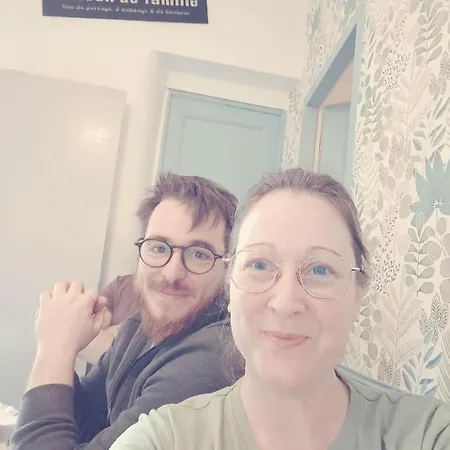 La Précieuse En Front De *